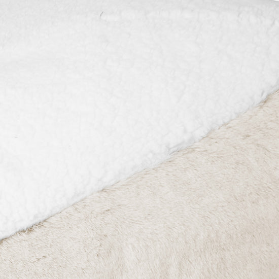 Sloucher Mellanstor Hundsäng - Fuskkaninpäls Vit 03