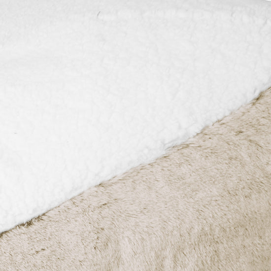 Sloucher Mellanstor Hundsäng - Fuskkaninpäls Gyllenbrun 03