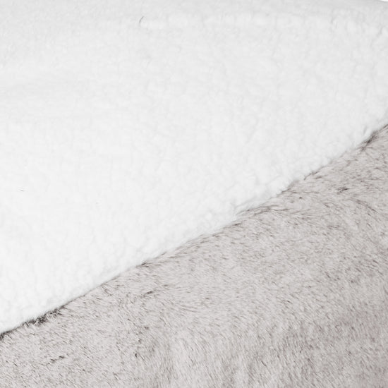 Sloucher XL Hundsäng - Fuskkaninpäls Ljusgrå 03