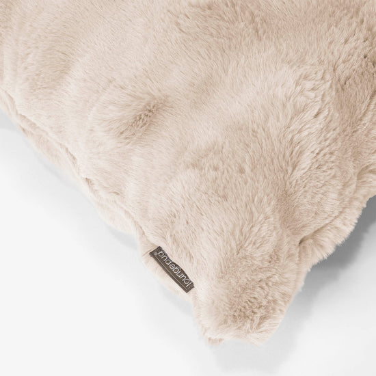 Kuddfodral 35 x 50cm - Fuskpäls Bubble Gräddvit 02