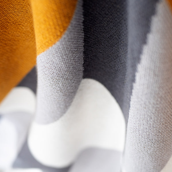 Pläd / Filt - Stickad Prism Fabric Close-up Image