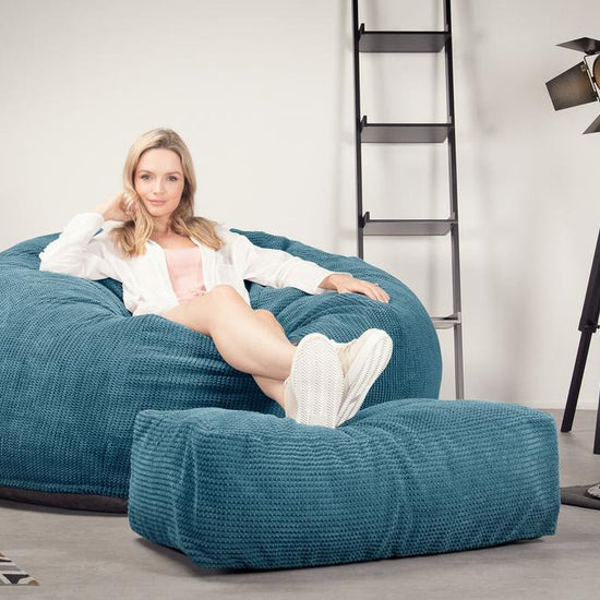 LOUNGE PUG, Jättesaccosäck XXL C1010-L, CloudSac Memoryskum (NY DESIGN), Pom-pom Turkos