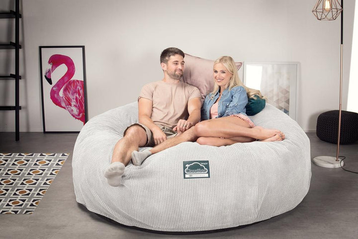 LOUNGE PUG, Dubbel Saccosäcksoffa XXL C3000-L, CloudSac Memoryskum, Pom-pom Elfenbensvit