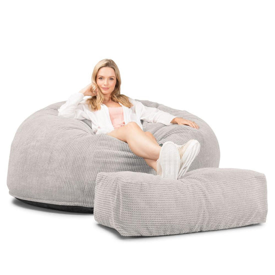 LOUNGE PUG, Jättesaccosäck XXL C1010-L, CloudSac Memoryskum (NY DESIGN), Pom-pom Elfenbensvit