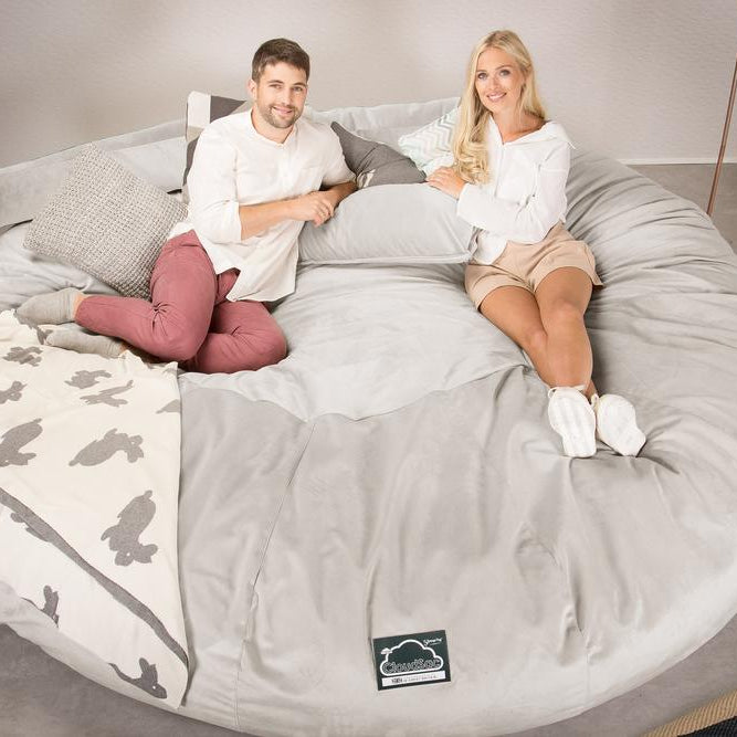 LOUNGE PUG, Titanic Saccosäcksoffa XXXXXL C5000-L, CloudSac Memoryskum, Sammet Silverfärgad