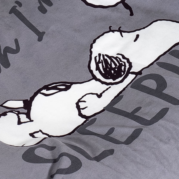 Snobben Sloucher Mellanstor Hundsäng - Sova Fabric Close-up Image